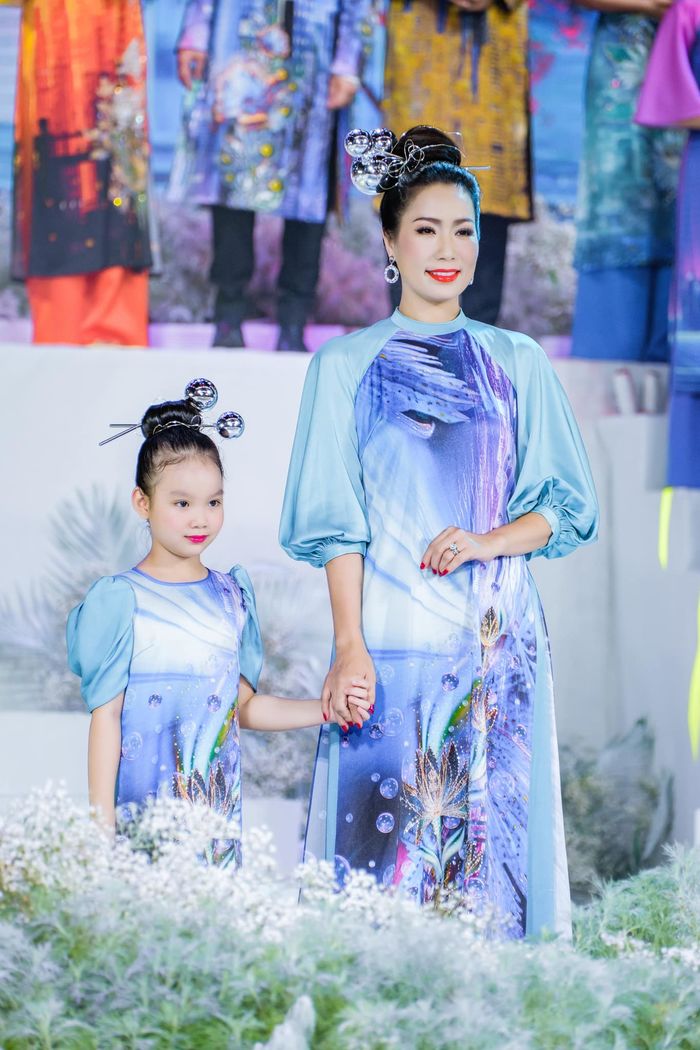 Mỹ nhân Việt sinh con muộn: Vân Hugo 37 tuổi chưa bằng Trịnh Kim Chi