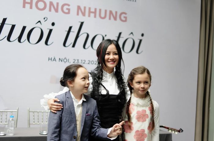 Mỹ nhân Việt sinh con muộn: Vân Hugo 37 tuổi chưa bằng Trịnh Kim Chi