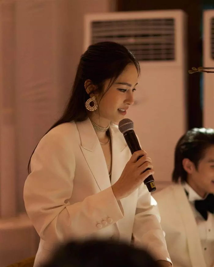 Mỹ nữ chuyển giới đẹp nhất Tbiz: U40 đẹp ngọt ngào làm fan tan chảy