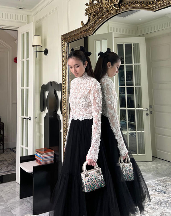 Mỹ nữ chuyển giới đẹp nhất Tbiz: U40 đẹp ngọt ngào làm fan tan chảy