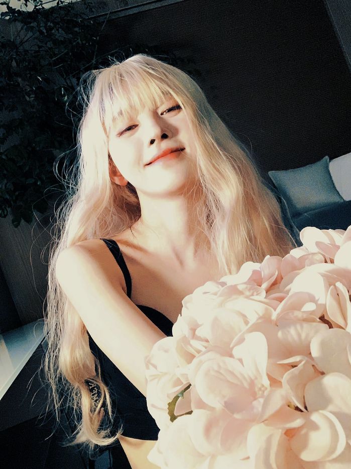 Mỹ nữ tạo dáng cute phô mai que: Tâm Như dịu dàng, Tịnh Y thanh tú
