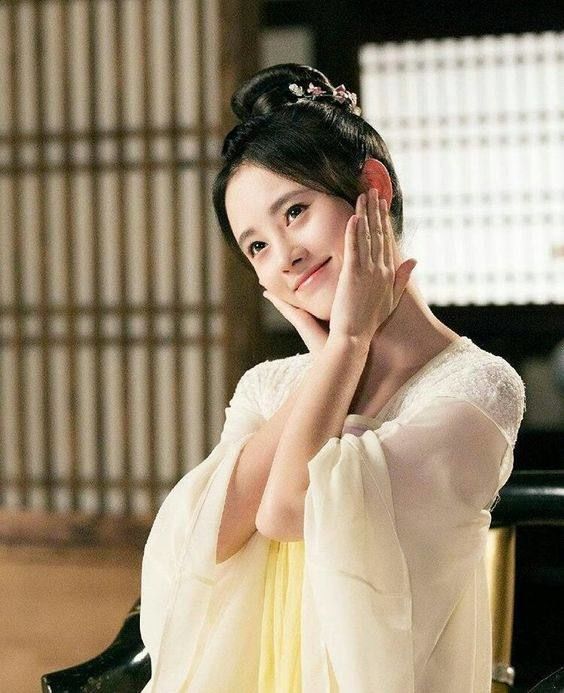 Mỹ nữ tạo dáng cute phô mai que: Tâm Như dịu dàng, Tịnh Y thanh tú