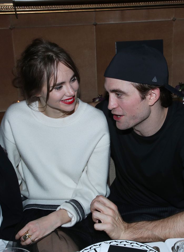 Người dơi Robert Pattinson: Hẹn hò toàn mỹ nữ, nghi vấn đã đính hôn