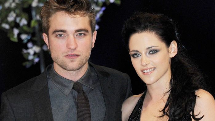 Người dơi Robert Pattinson: Hẹn hò toàn mỹ nữ, nghi vấn đã đính hôn