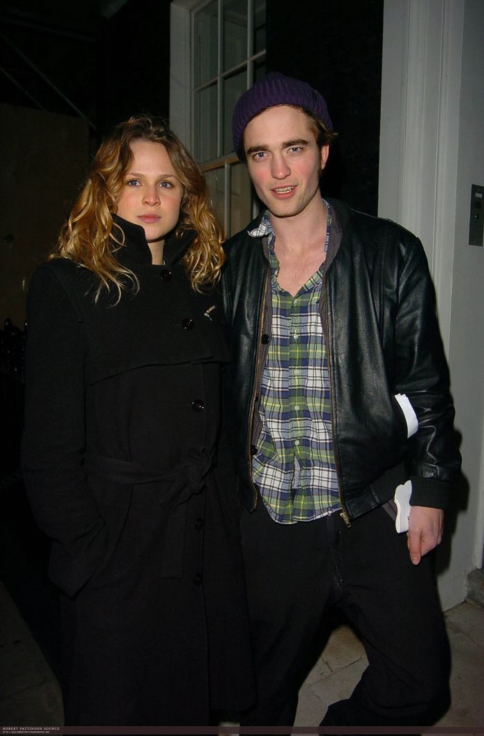Người dơi Robert Pattinson: Hẹn hò toàn mỹ nữ, nghi vấn đã đính hôn