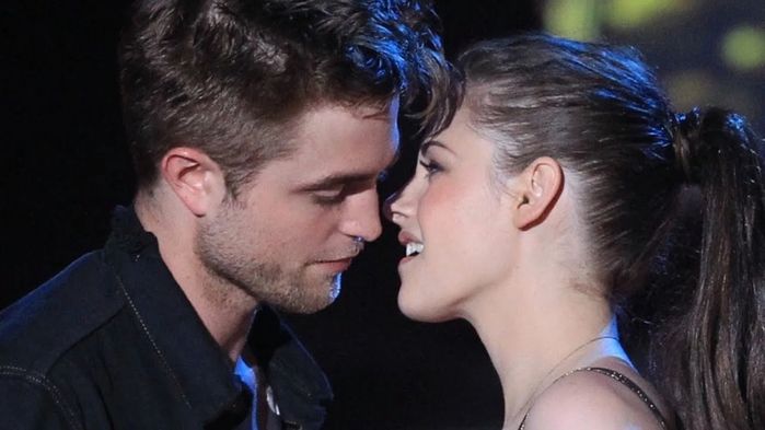 Người dơi Robert Pattinson: Hẹn hò toàn mỹ nữ, nghi vấn đã đính hôn