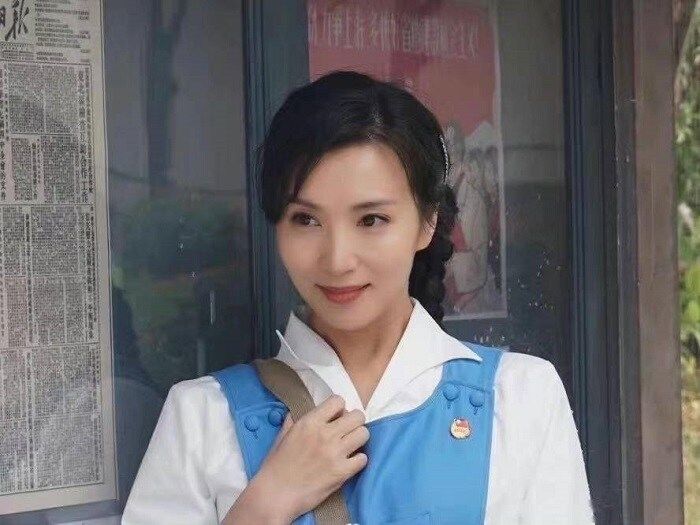 Như Ý Trần Hảo bùng nổ visual qua loạt ảnh chụp vội ở trường học