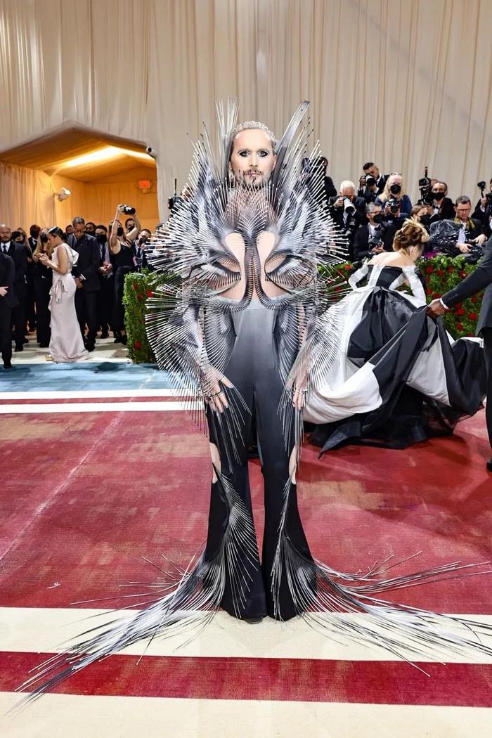 Những bộ cánh ố dề tại Met Gala 2022, như thể là đi nhầm sự kiện!