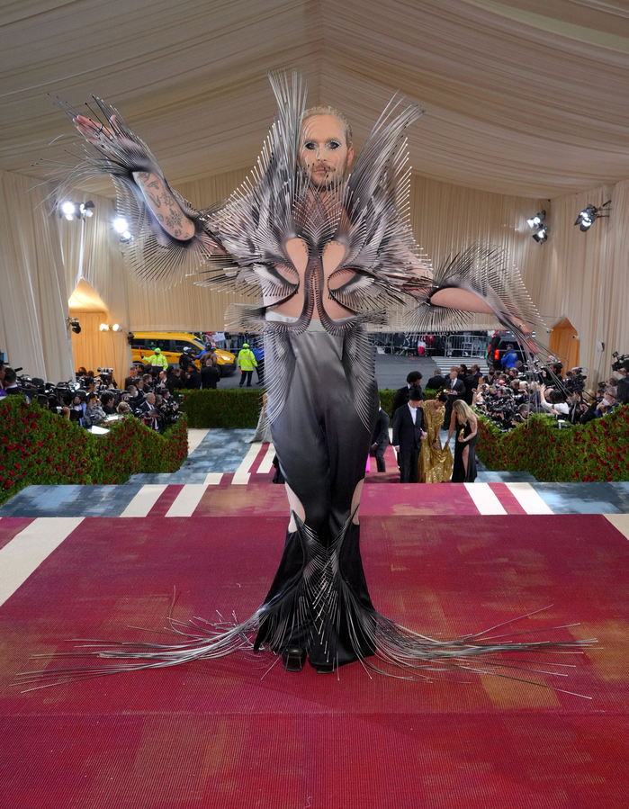 Những bộ cánh ố dề tại Met Gala 2022, như thể là đi nhầm sự kiện!