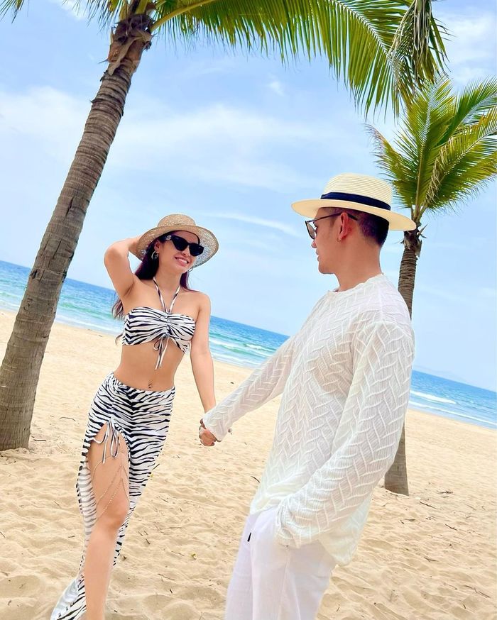 Những cặp đôi Vbiz thống trị bãi biển: vợ chồng Hà Anh đẹp mê hồn