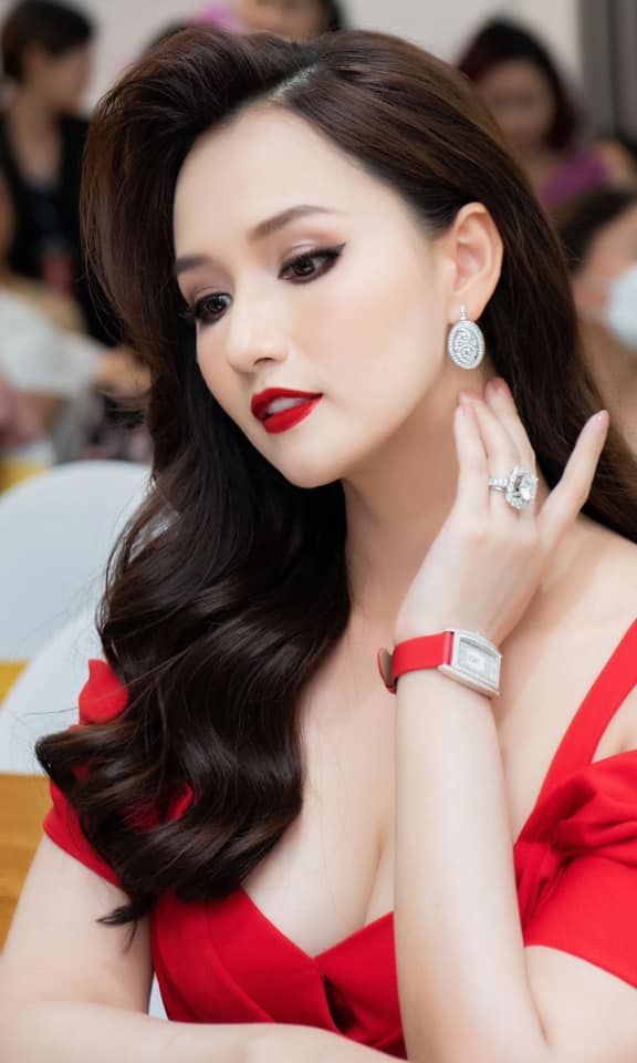 Những cô vợ tài ba, có sự nghiệp riêng chồng đại gia cũng phải nể