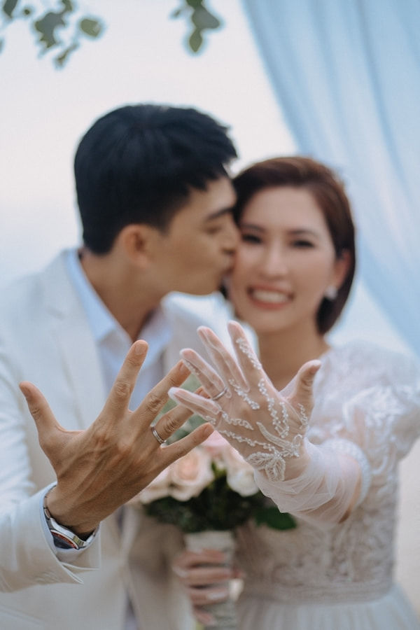 Bạn đời trong bóng tối của sao Việt: vợ Khương Ngọc lộ diện sau 5 năm
