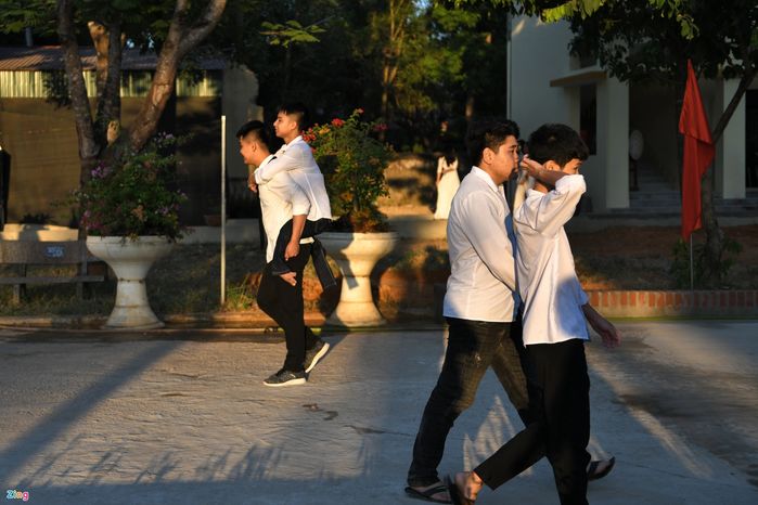 Những người bạn tuyệt vời: Sẵn sàng cõng bạn đi học