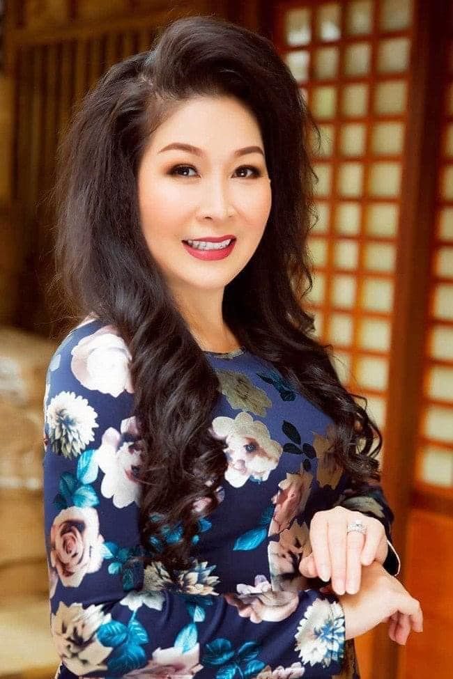 NSND Hồng Vân đóng cửa sân khấu kịch Phú Nhuận sau 22 năm