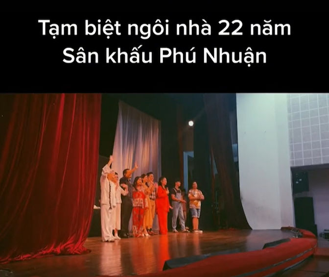NSND Hồng Vân đóng cửa sân khấu kịch Phú Nhuận sau 22 năm
