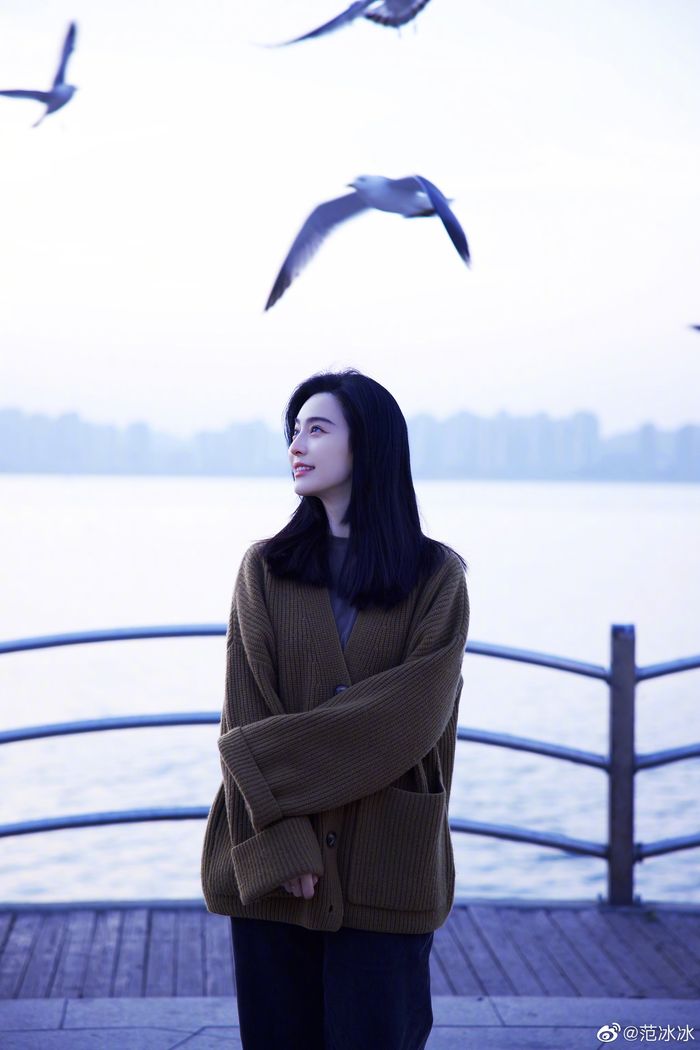 Nữ hoàng thị phi Phạm Băng Băng: Cố bám trụ showbiz vì gia đình