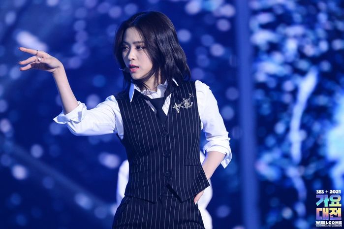Nữ thần Kpop điển trai vạn người mê: Chị em nhà JYP thi nhau vào top