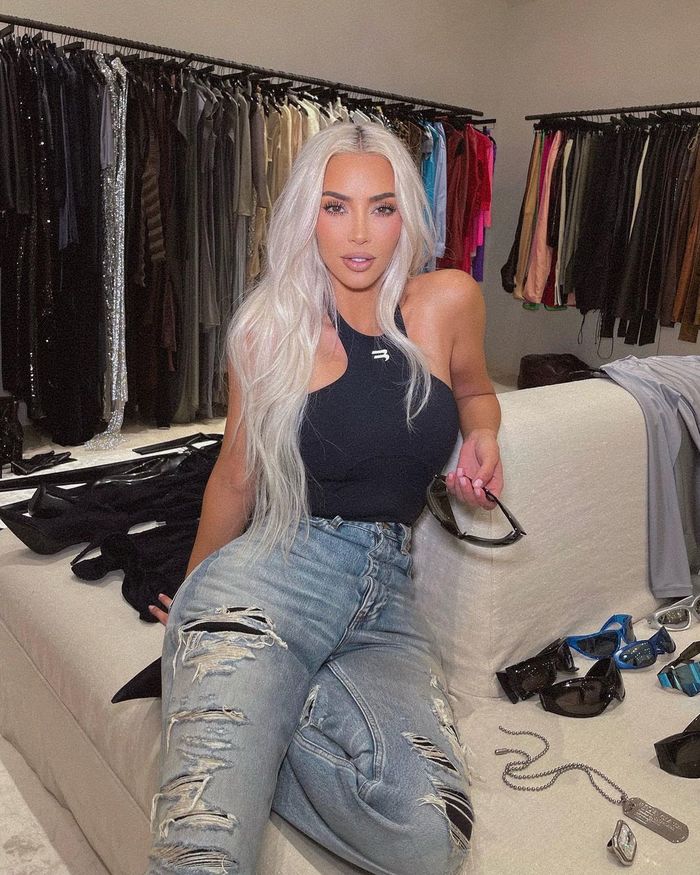 Nữ tỷ phú Kim Kardashian quảng bá bánh nhưng chưa cắn đã khen ngon