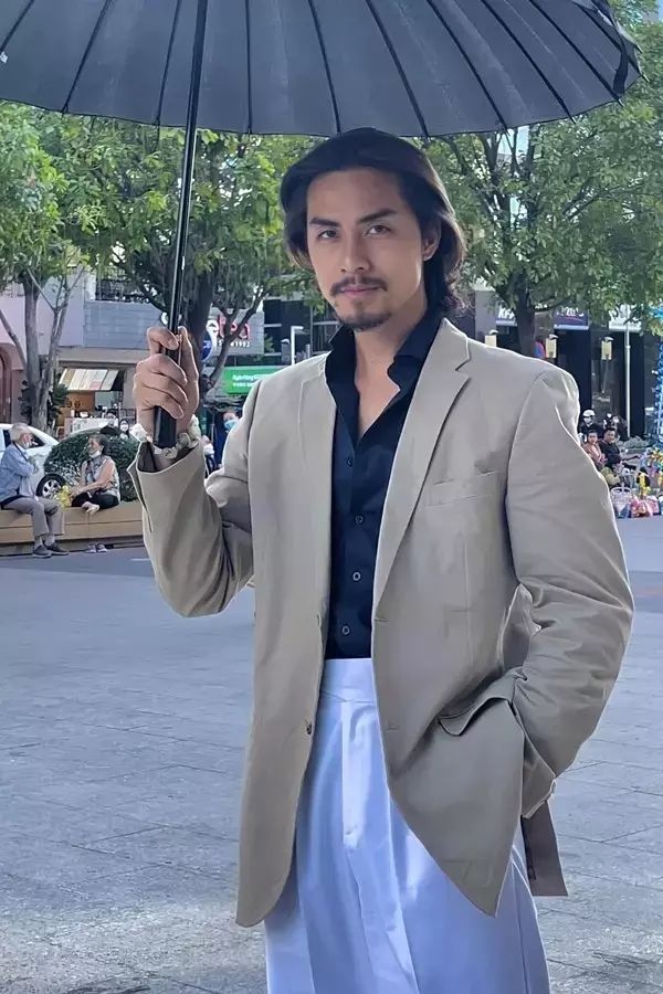 Phương Thanh và tình trẻ kém 19 tuổi tình tứ trong buổi họp fan