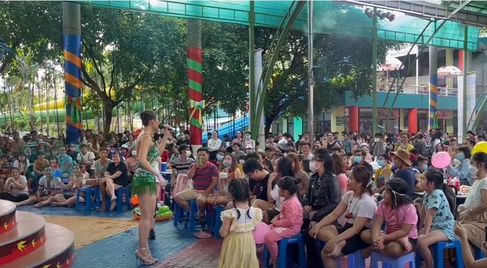 Phương Trinh Jolie lần đầu chạy show sau đám cưới, có trai đẹp bấm đĩa