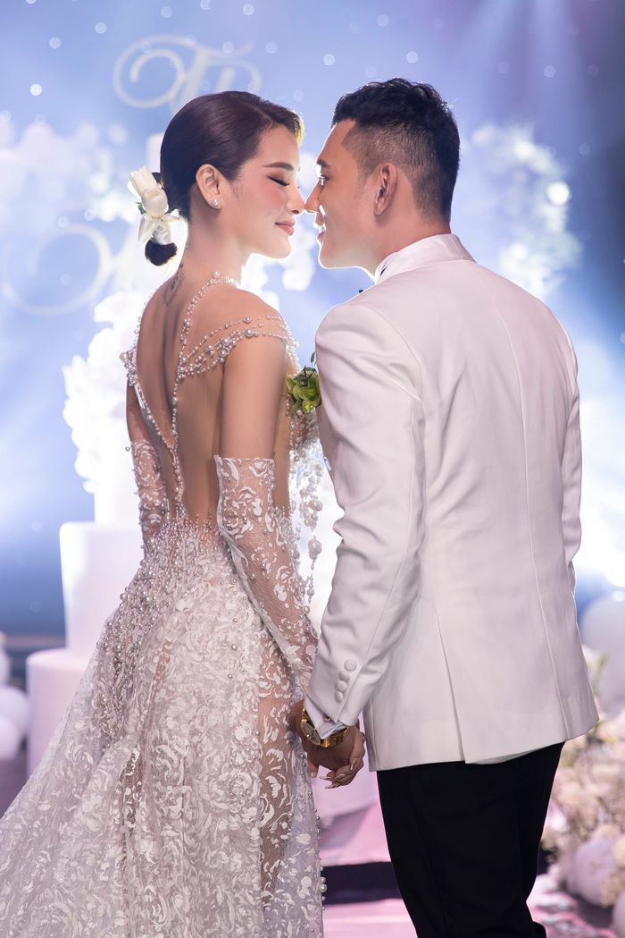 Phương Trinh Jolie và Lý Bình lại tổ chức hôn lễ ở biển Đà Nẵng