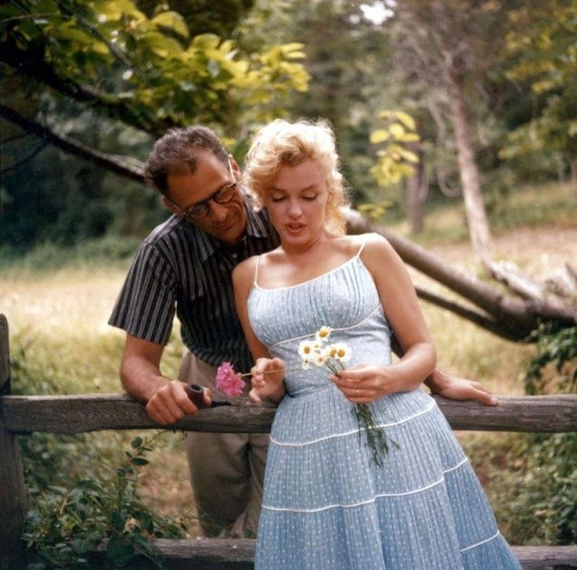 Quả bom tóc vàng Marilyn Monroe: Bông hoa rực rỡ giữa cuộc đời u tối