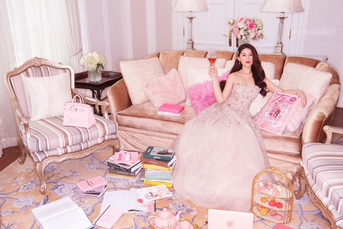 Rich kid Ngọc Thanh Tâm mua 6 căn nhà xây thành lâu đài