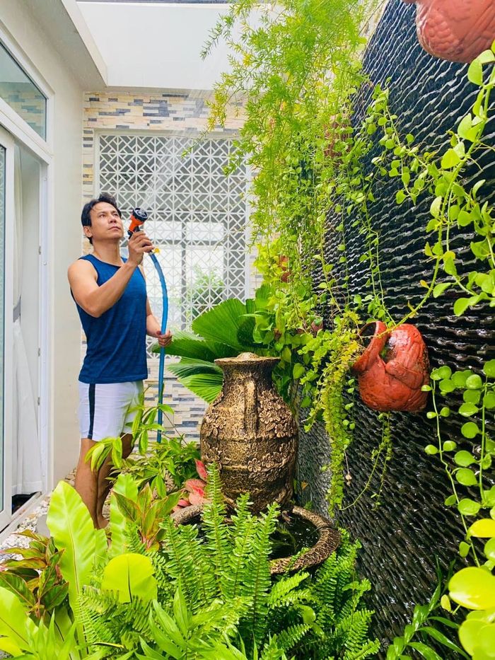 Sao nam Việt tên Trí Quang: người đổ vỡ hôn nhân, người có bạn trai
