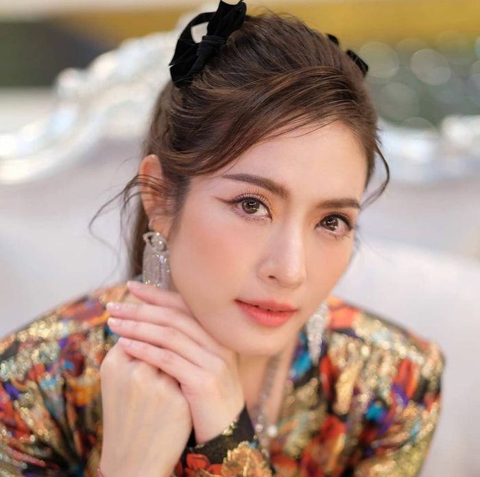 Sao Tbiz lấy chồng tỷ phú: Nữ hoàng showbiz được cưng như trứng mỏng
