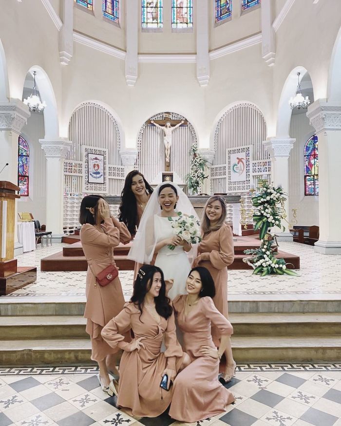 Sao Việt bất ngờ tổ chức đám cưới: Khương Ngọc chưa bằng Trang Khiếu