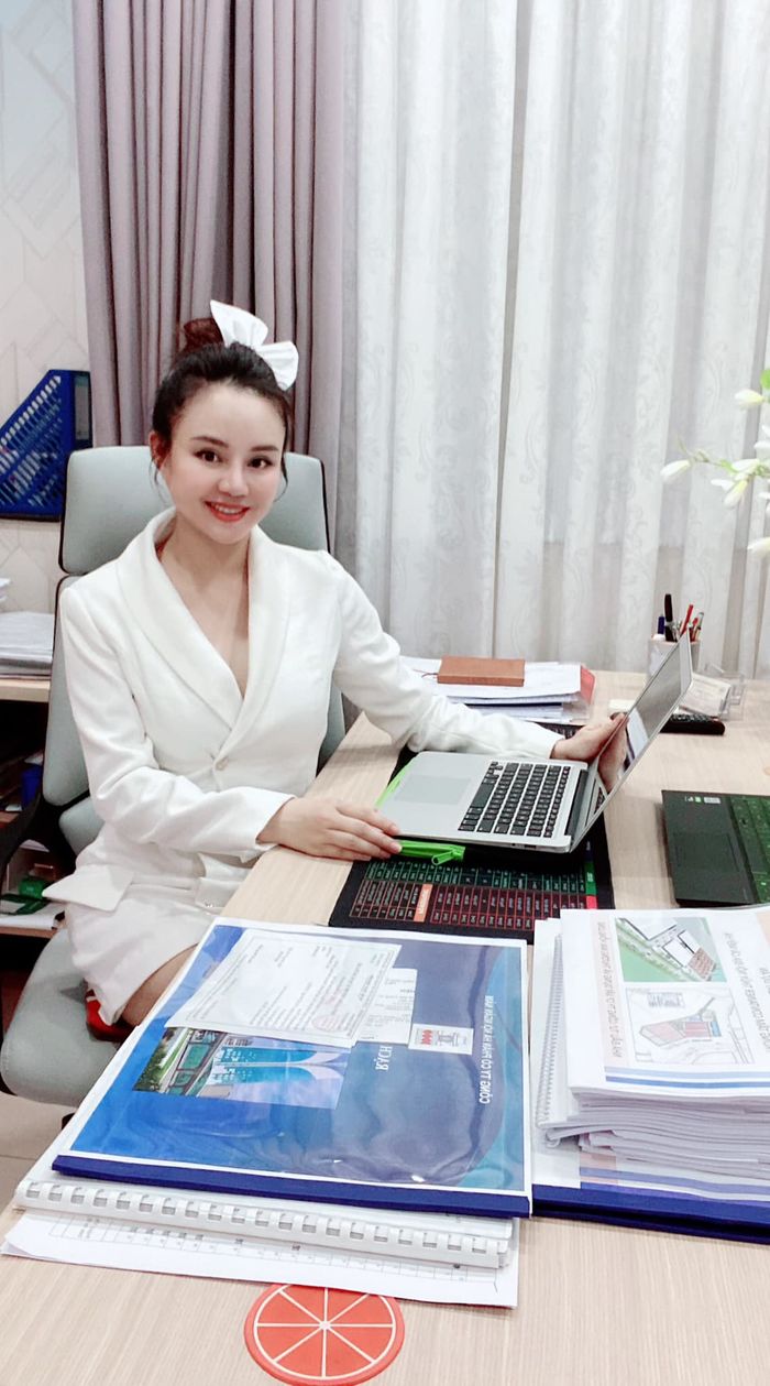 Sao Việt check-in xế hộp khoe khéo độ giàu: trùm cuối là Lệ Quyên