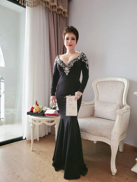 Sao Việt đi đám cưới hot hơn nhân vật chính: Nam Trung mặc váy