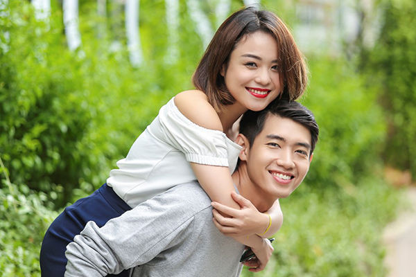 Sao Việt sau chia tay: Cát Phượng vẫn đến đám cưới dù không được mời