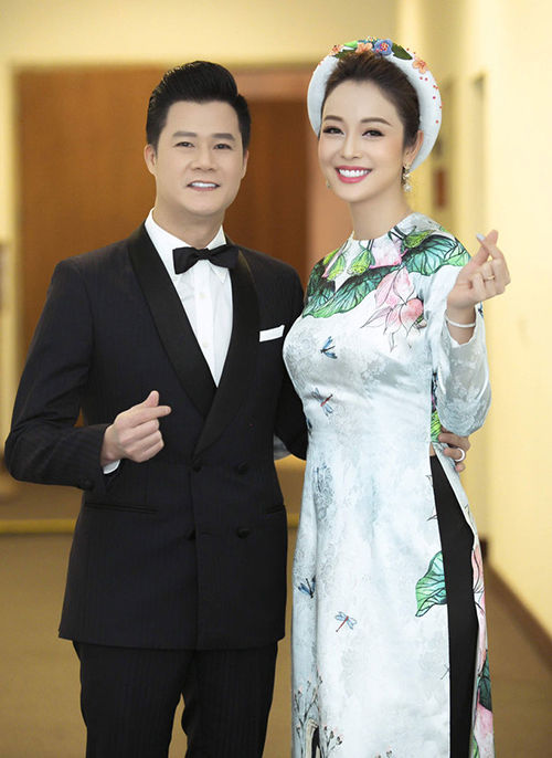 Sao Việt sau chia tay: Cát Phượng vẫn đến đám cưới dù không được mời