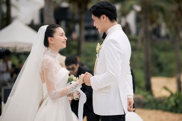 Sao Việt kết hôn trễ deadline: Ngô Thanh Vân mất 11 năm đợi chồng