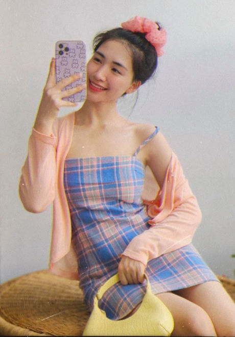 Sao Việt mặc đồ bình dân vẫn sang: Outfit của Chi Pu chỉ 400k