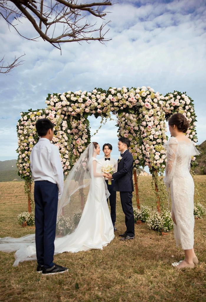 Sao Việt mời khách giới hạn trong đám cưới: Khương Ngọc chỉ 20 người