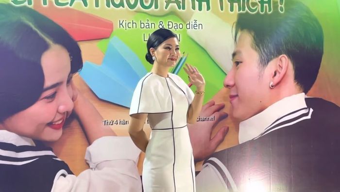 Sao Việt não cá vàng: Ngọc Trinh nhiều lần mặc đồ quên gỡ mác