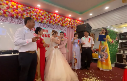 Đám cưới độc lạ nhất Việt Nam: Chú rể mang bầu 3 tháng