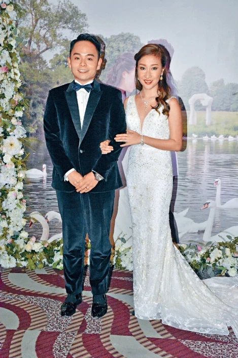 Siêu đám cưới chấn động xứ Hương Cảng: Mời 1000 khách, quà cưới 359 tỷ