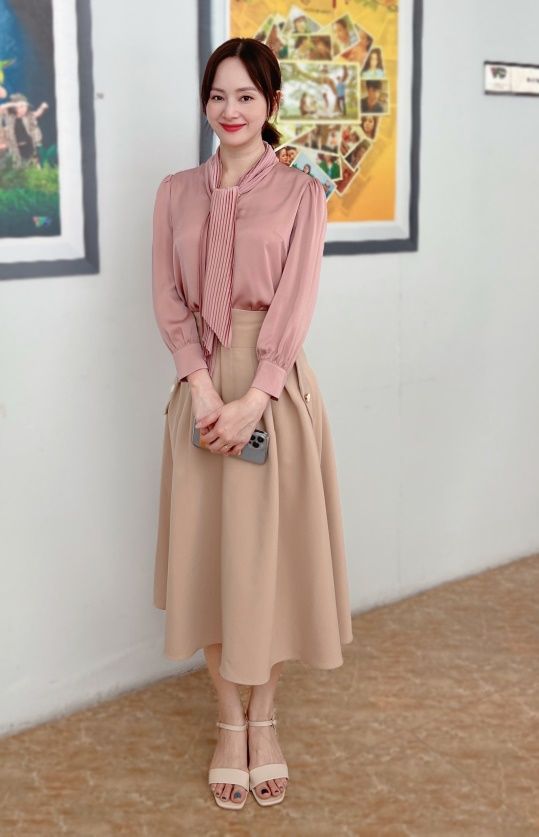 Style công sở của Lan Phương trong phim, đẹp chẳng kém Huyền Lizzie