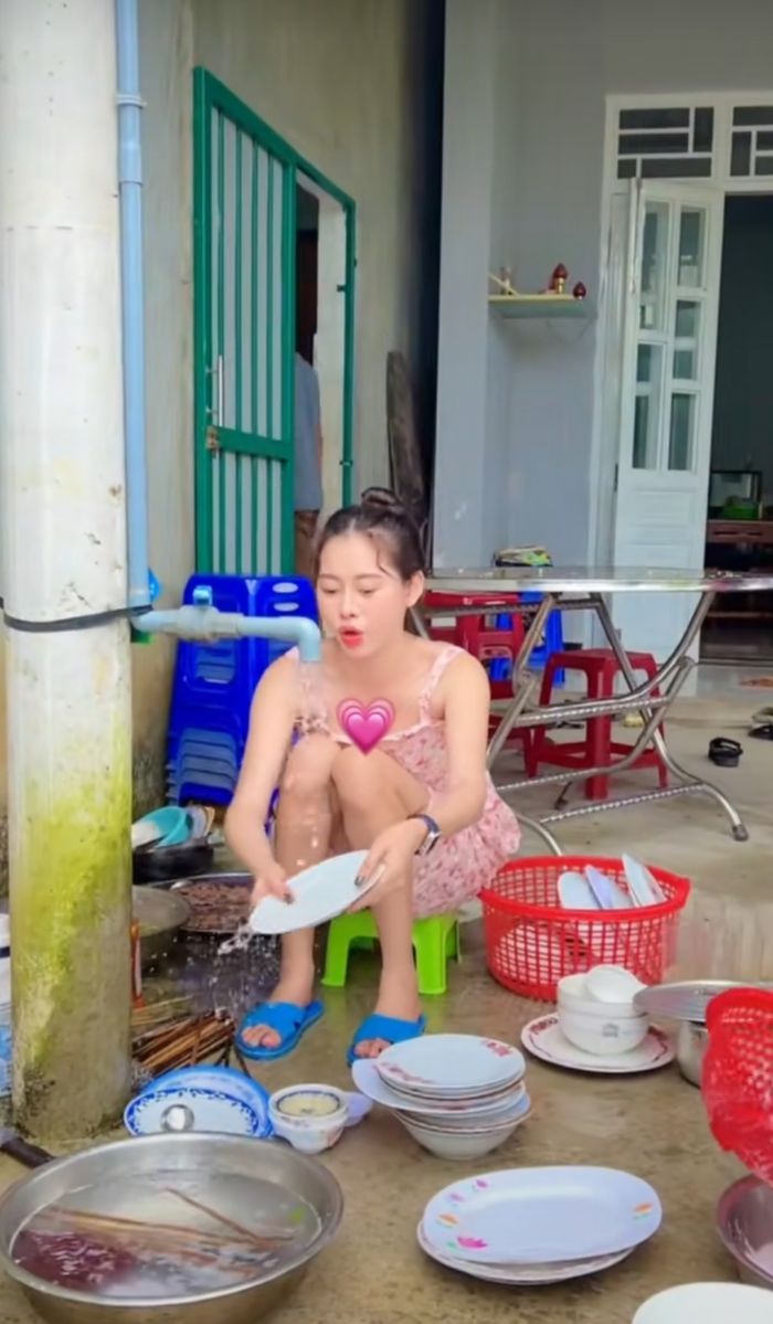 Style trên phố - về quê khác một trời một vực của dàn hot TikToker