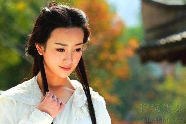 Thần tiên tỷ tỷ lên xe hoa với chồng Hàn Quốc: Váy nặng hơn 10kg
