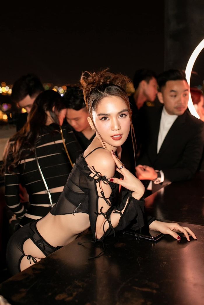 Thời trang đi bar của mỹ nhân Việt: Phương Trinh Jolie mặc cả váy cưới