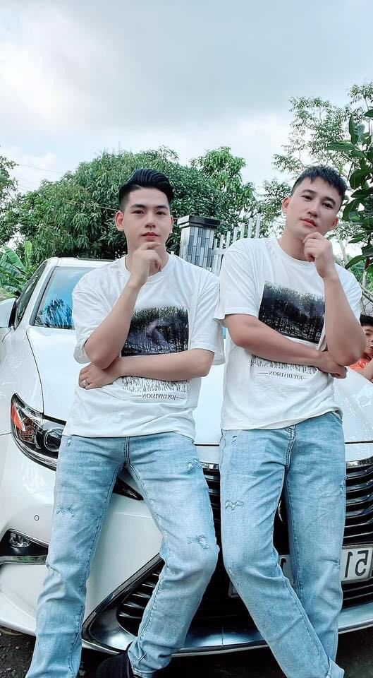 Thời trang đôi không nhàm chán của Hà Trí Quang và bạn trai tin đồn