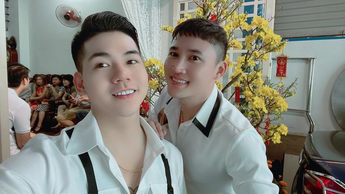 Thời trang đôi không nhàm chán của Hà Trí Quang và bạn trai tin đồn