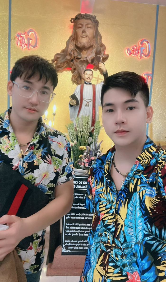 Thời trang đôi không nhàm chán của Hà Trí Quang và bạn trai tin đồn