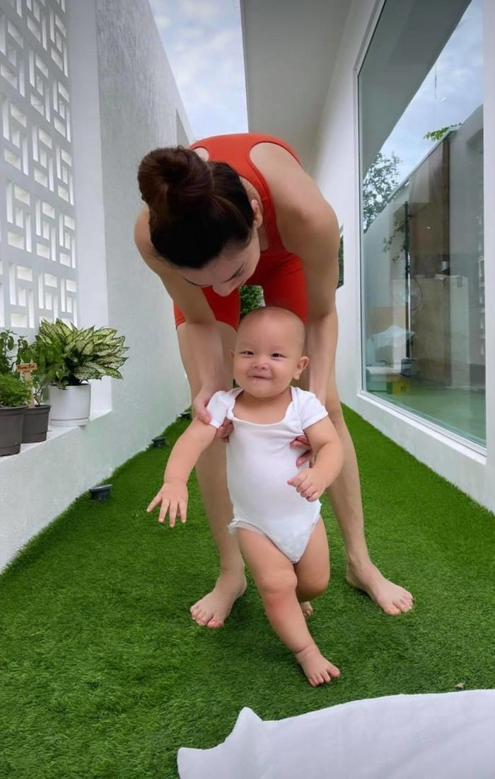 Thực tế cảnh chăm con mọn của mỹ nhân Việt: khác xa ảnh sống ảo