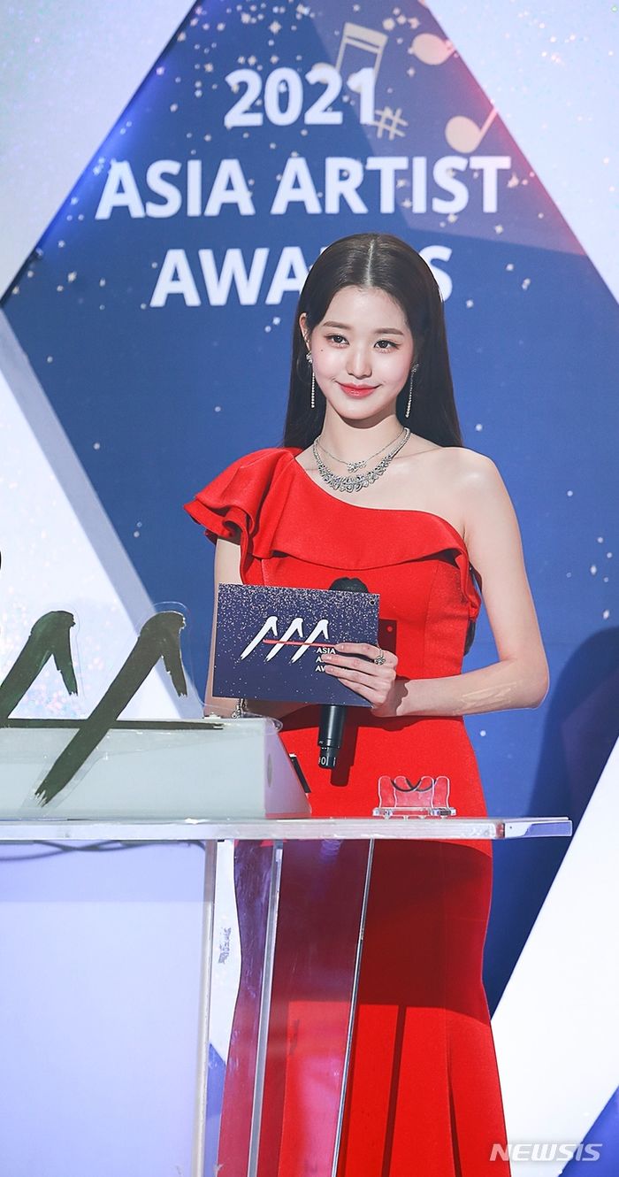Tiểu thư Jang Wonyoung: Gia thế khủng, tuổi 14 kiếm tiền như nước