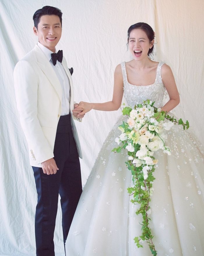 Toàn cảnh đám cưới Ngô Thanh Vân: hoa cầm tay giống Song Hye Kyo